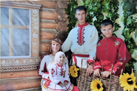 Моя семья в национальном костюме
