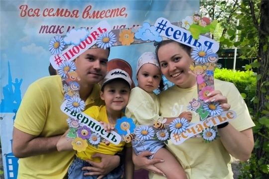 В День семьи, любви и верности в детском саду прошел яркий фестиваль «Ромашковое счастье»