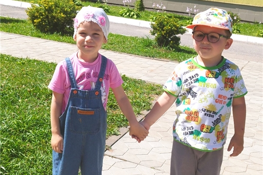 «Братья и сёстры в одном саду»