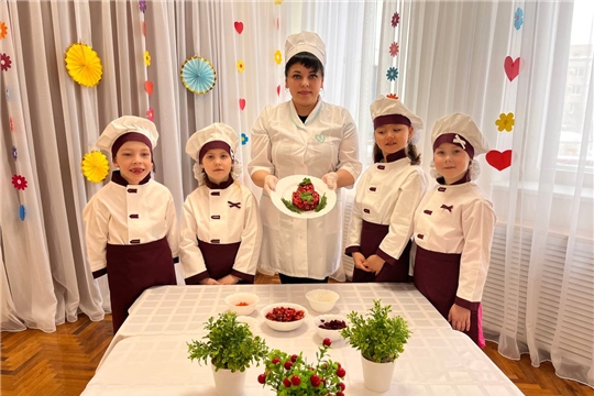Праздничный стол для мамы