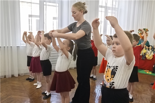 В гостях у ребят педагоги-хореографы из Школы искусств
