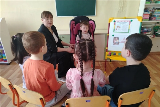 Рассказываем дошколятам о безопасности в машине