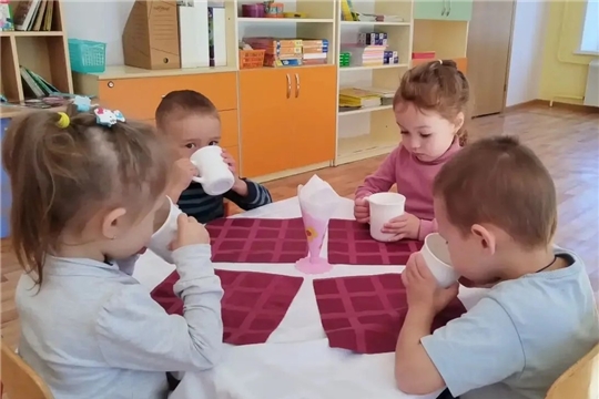 Вкусный молочный продукт ряженка в осеннем меню детского сада