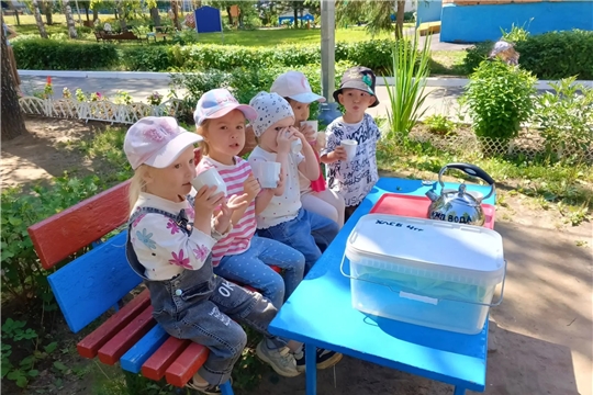 Питьевой режим во время прогулки