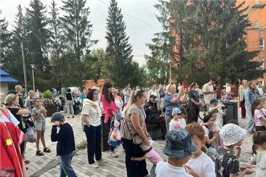 Яркий дворовый праздник