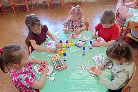 Пано- аппликацию Подснежник