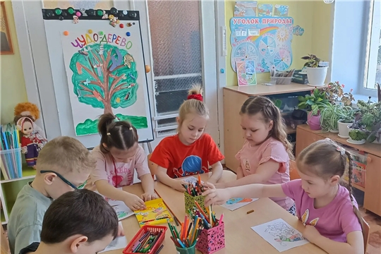 Тематический день ко Дню рождения Корнея Чуковского в старшей группе " Путешественники "
