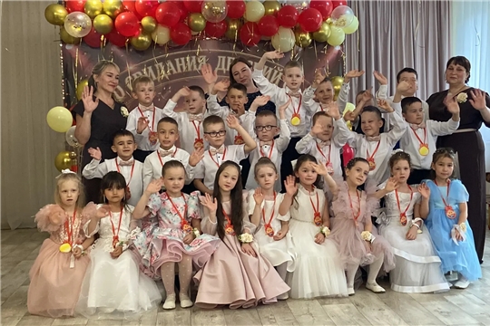  Наши звёздочки зажглись на последнем празднике! 