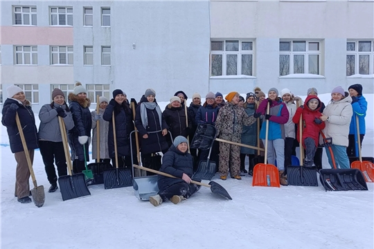 Участие в городском субботнике по уборке снега