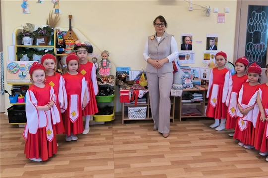 Участие в фоточеллендже «Моя семья в национальном костюме»
