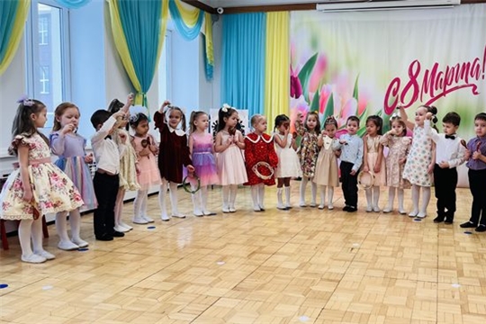 Утренник 8 марта в средней группе "Почемучки"