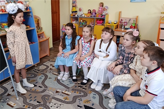 Первоклассница в гостях у дошколят