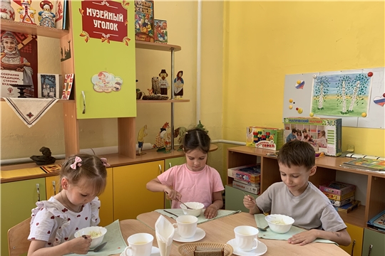 Капустный салат в меню у ребят