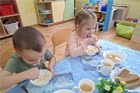 Дошкольники перешли на весеннее меню
