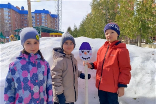 Измерение уровня сугробов с помощью снегомера "Снеговик"