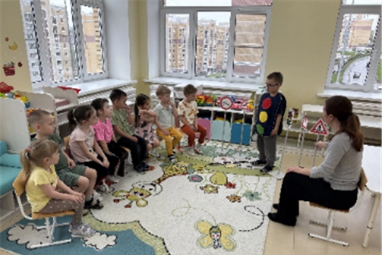 Профилактическая беседу по ПДД с воспитанниками ДОу