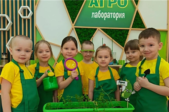 Воспитанники активно занимаются в Агролаборатории детского сада