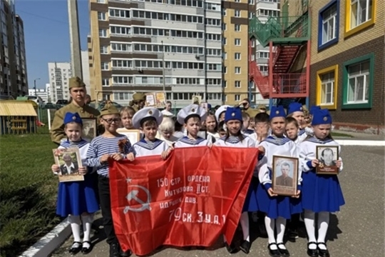 В рамках муниципального проекта "Помним, чтим, гордимся" детский сад стал участником Всероссийской акции «Бессмертный полк», в которой приняли участие воспитанники, их родители и воспитатели.