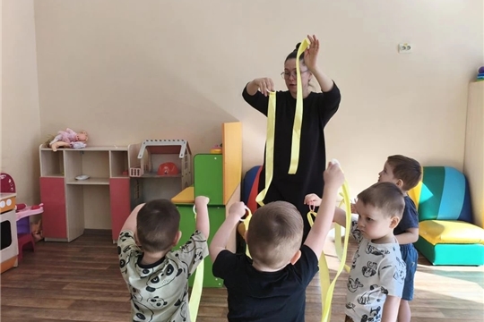 Во второй группе раннего возраста «Цветочки» кипит интересная кружковая жизнь.