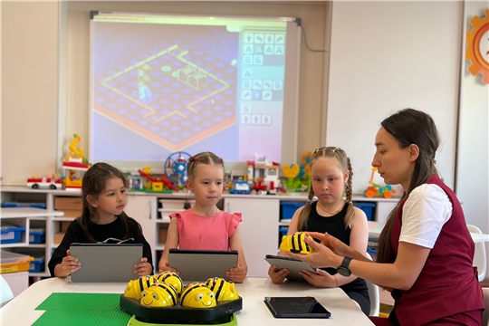 Мир технологий с помощью BeeBot