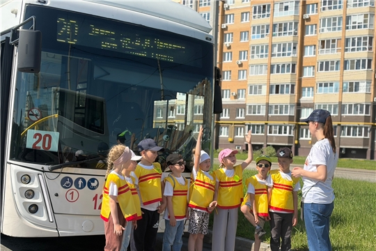 Знакомство с профессиями: дошколята посетили транспортное депо