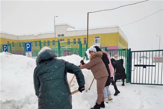 Коллектив детского сада присоединился к общегородскому субботнику «Помоги дворнику»