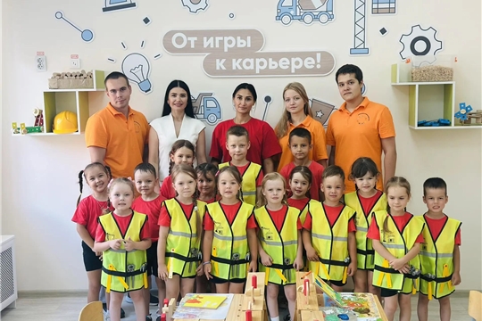 Специалисты Чебоксарского техникума строительства и городского хозяйства посетили "Детский сад №208" в рамках реализации проекта «Профессионалитет — детский сад».