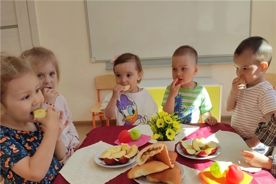 День яблочного штруделя