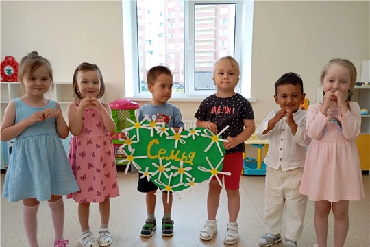 Аппликация по изготовлению ромашек
