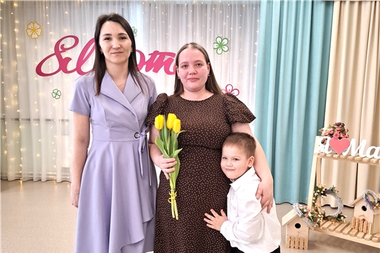 Цветы мамам героев