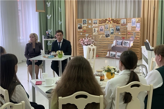 Встреча — за чашкой ароматного чая