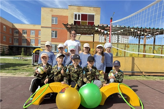 Спортивный праздник в честь Дня ВДВ в старшей группе!
