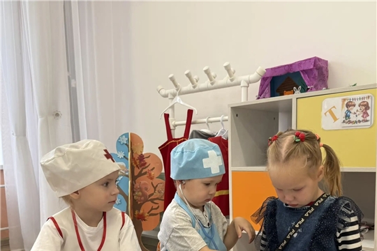 "Маленькие доктора": сюжетно-ролевая игра "Медицинская помощь" 