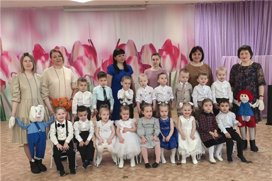 Утренник к 8 Марта в младшей группе: праздник тепла и нежности.