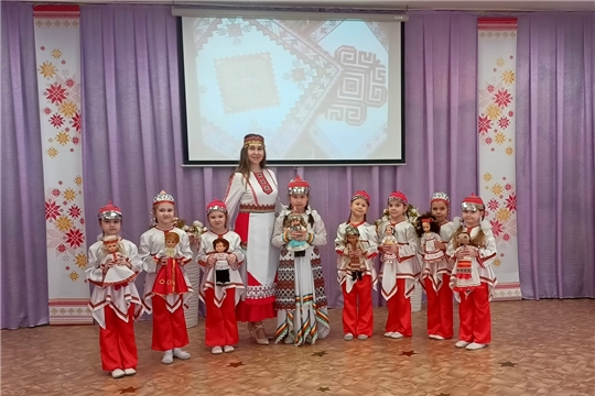 В краю ста тысяч песен.