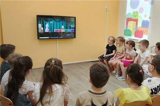 Просмотр познавательного мультфильма по мотивам сказки "Волк и семеро козлят"