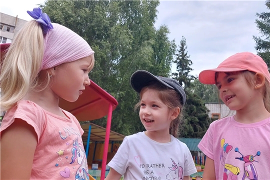 ПОЧЕМУ ГОЛОВНЫЕ УБОРЫ ВАЖНЫ ДЛЯ НАШИХ МАЛЫШЕЙ ЛЕТОМ.