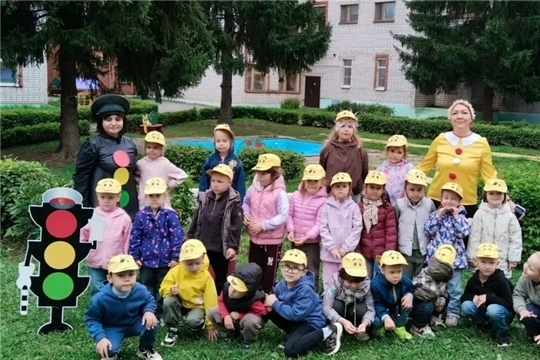 Буратино в городе дорожных знаков.