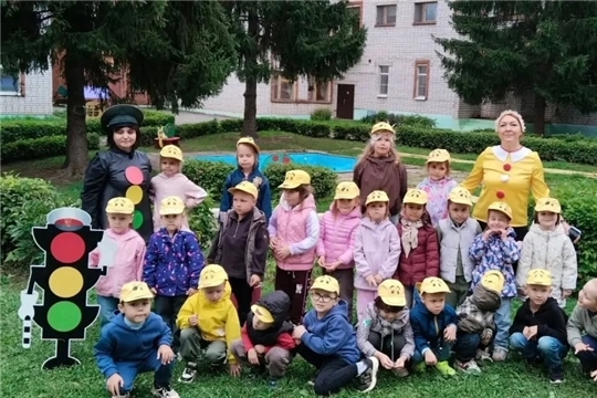 Буратино в городе дорожных знаков.