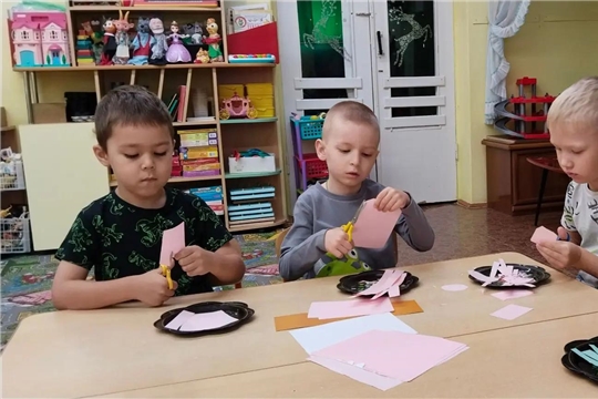 Безопасность дошкольников при работе с ножницами.
