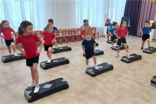 Первое занятие кружка "Степ-аэробика".