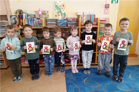Мимоза нетрадиционным способом рисования в технике пуантилизм.