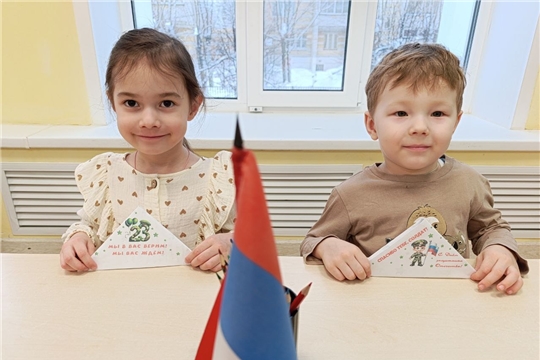 Пасха на передовой: дошкольники и родители подарили тепло военным.
