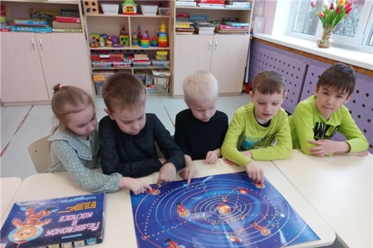 Познавательный час "Покорители космоса".  