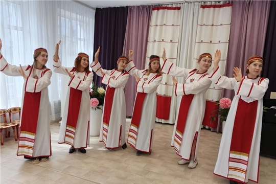 Флешмоб «Единые сердцем: хранительницы чувашской красоты и слова».