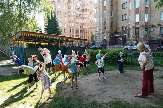 Весна наступила, дошколята гуляют!