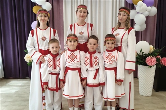 Фоточеллендж "Моя семья в национальном костюме".