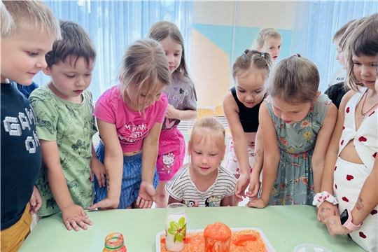 Увлекательное занятие-эксперимент "Извержение вулкана".