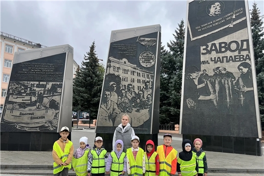 Уроки мужества: экскурсия группы «Солнышки» в сквер Трудовой доблести.