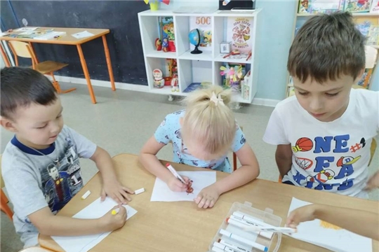 Вдохновение стихами и творчеством: круглый кот на рисунках наших ребят! 